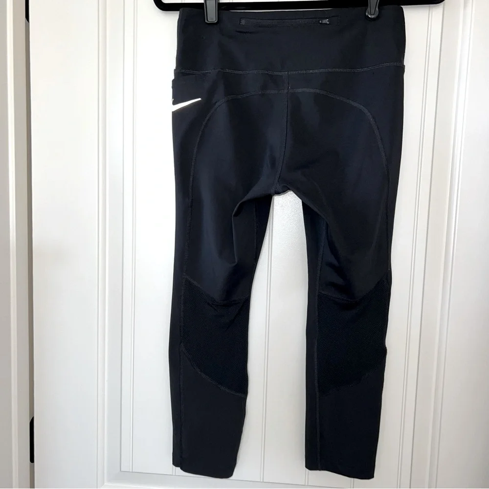 NIKE athletic capri leggings, black, size Medium